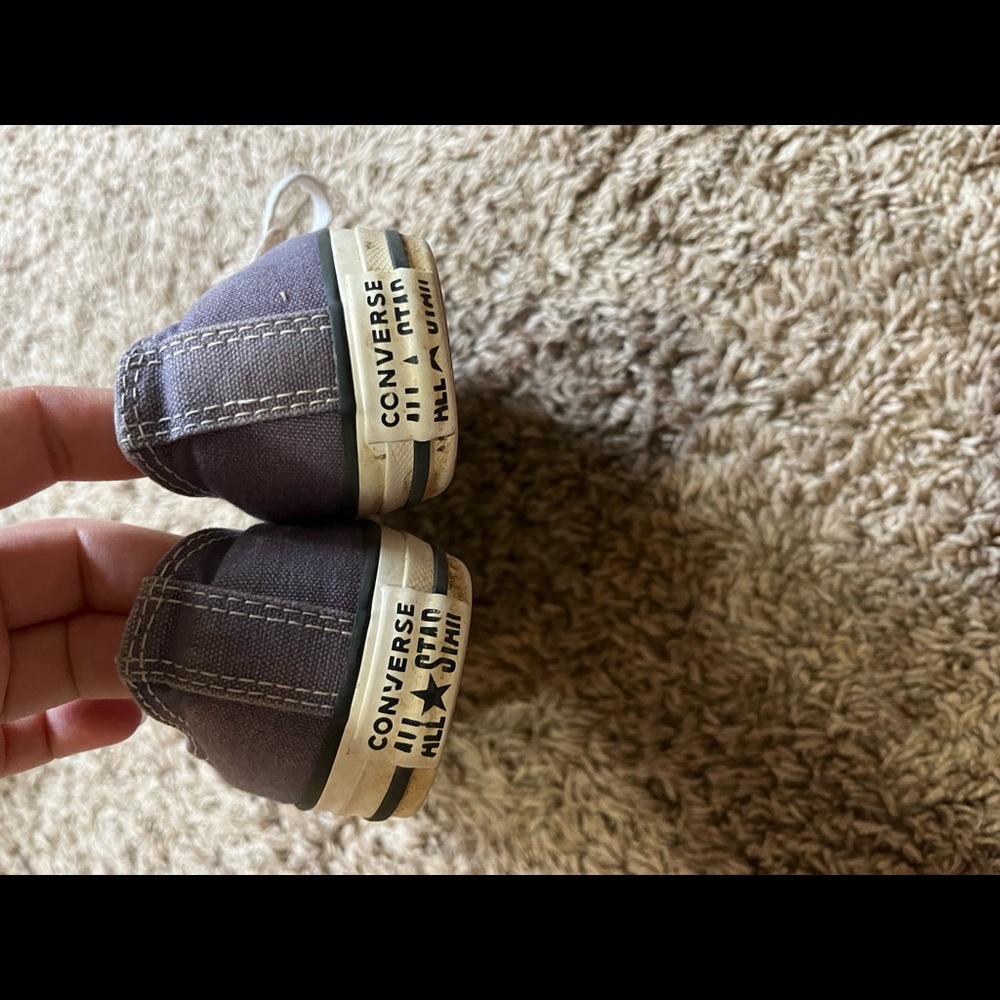 Purple converse - Picture 2 of 7